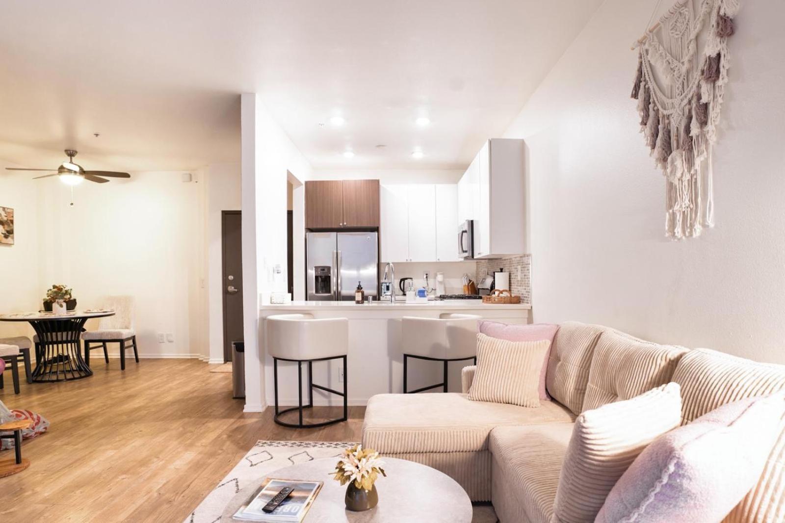 Universal Vibes 1 Bed With Free Parking In