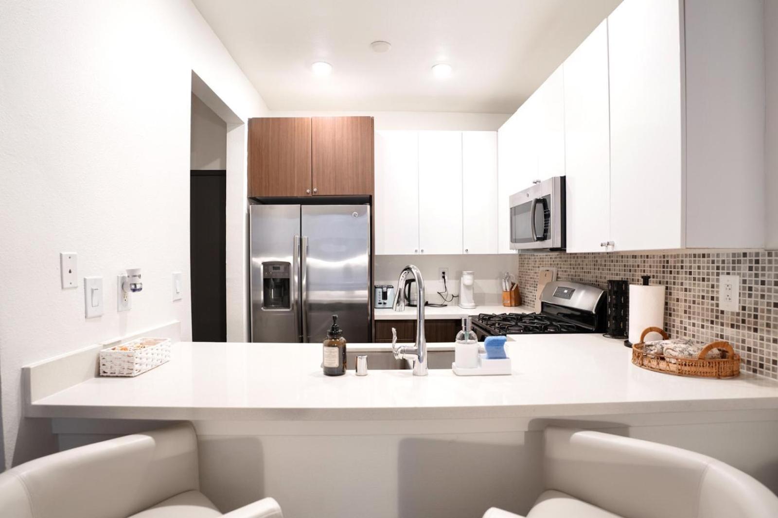 Universal Vibes 1 Bed With Free Parking In * Los Angeles