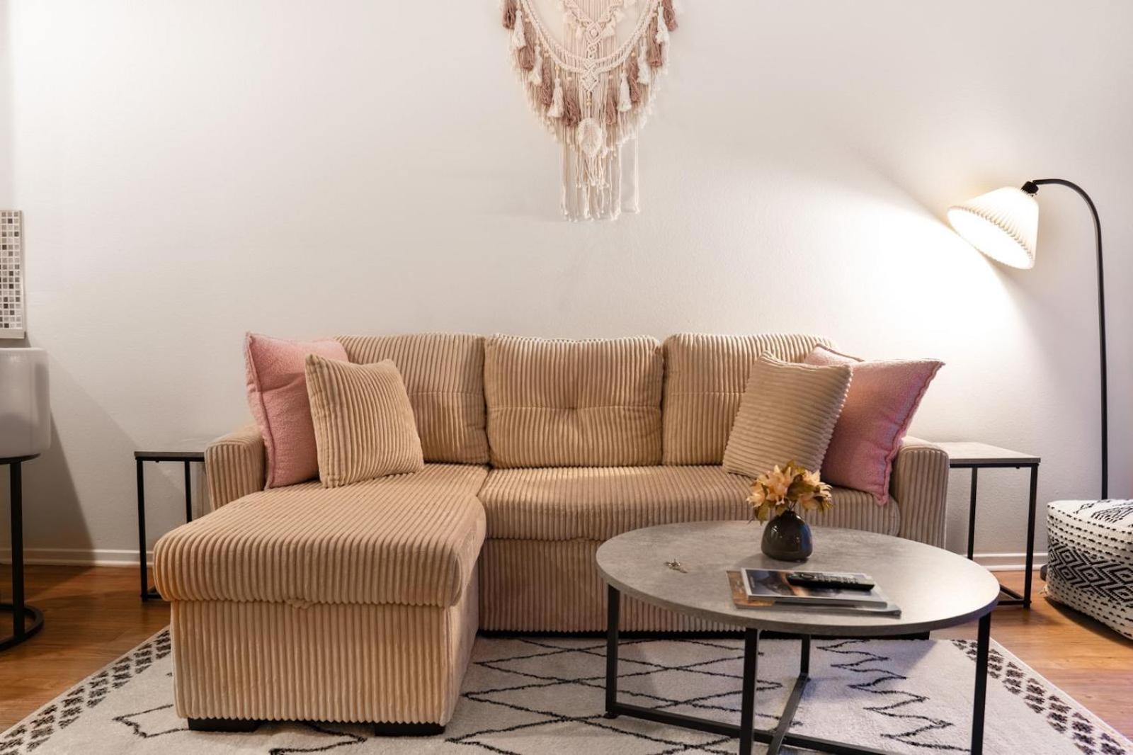 Universal Vibes 1 Bed With Free Parking In Apartment