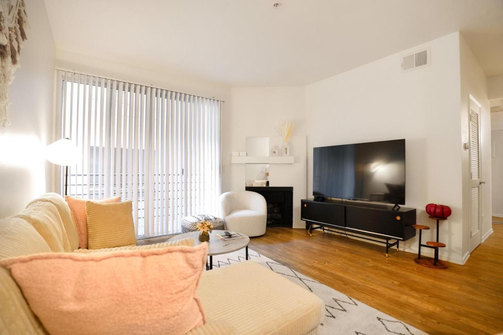 Universal Vibes 1 Bed With Free Parking In Apartment