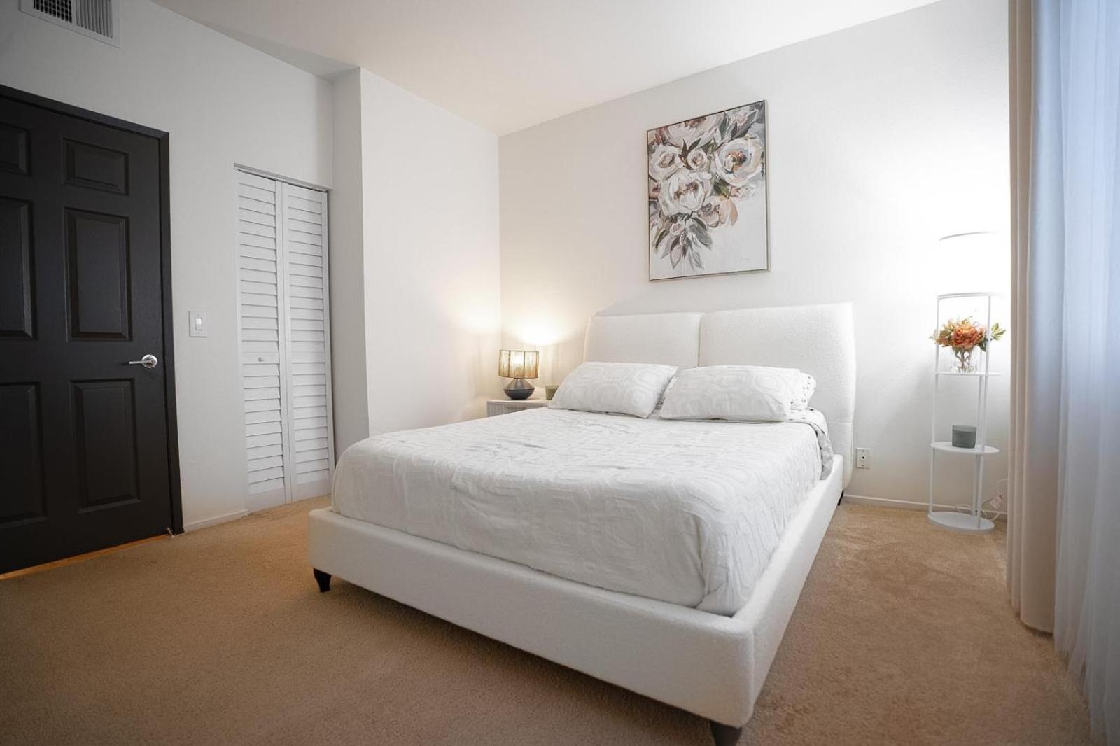 Universal Vibes 1 Bed With Free Parking In *