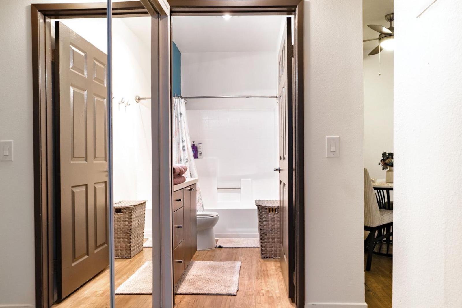 Universal Vibes 1 Bed With Free Parking In Los Angeles