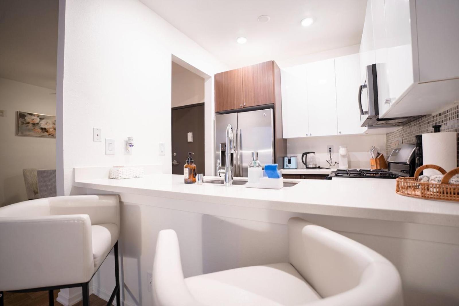 Universal Vibes 1 Bed With Free Parking In Apartment *