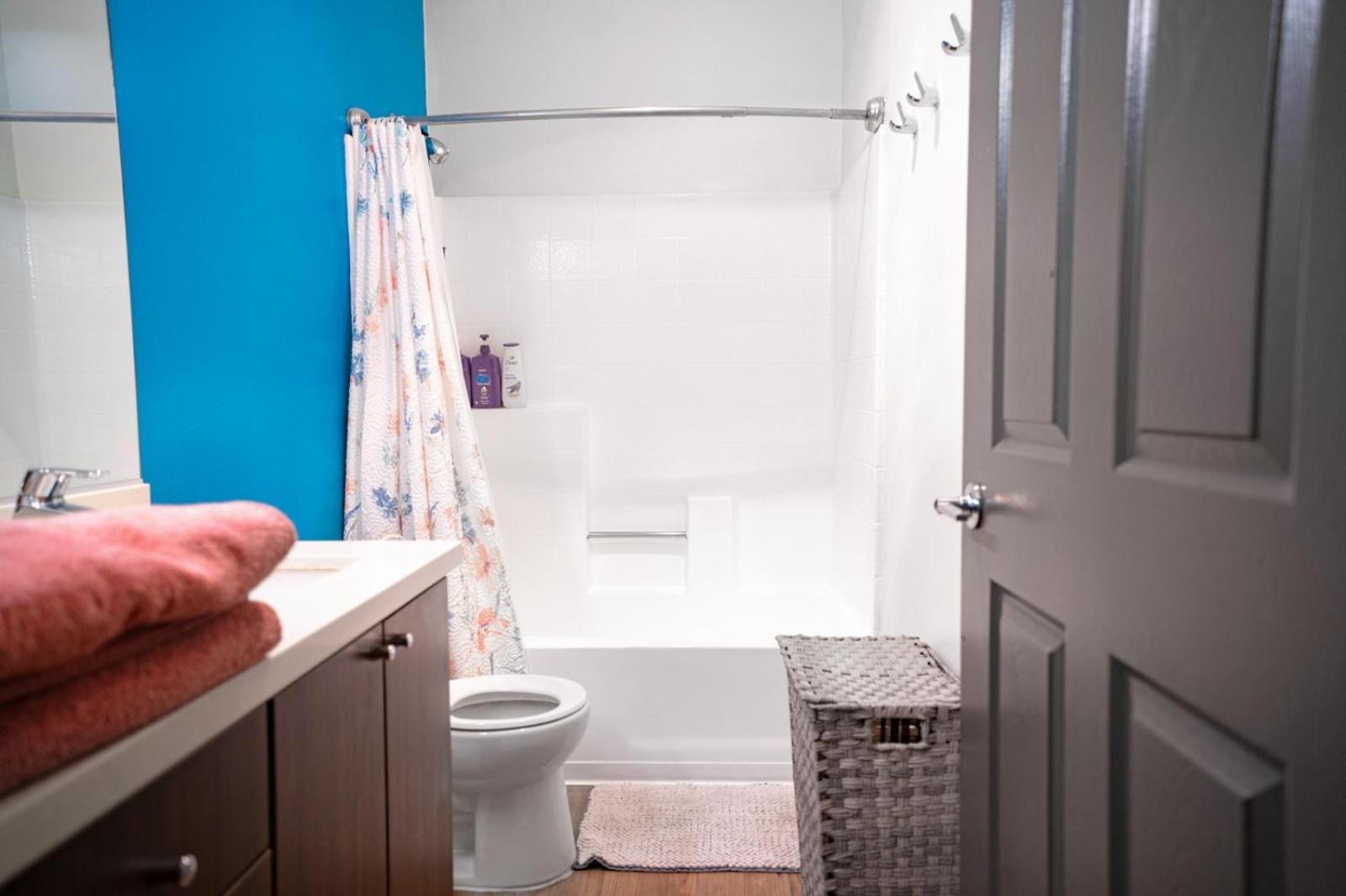 Universal Vibes 1 Bed With Free Parking In Apartment