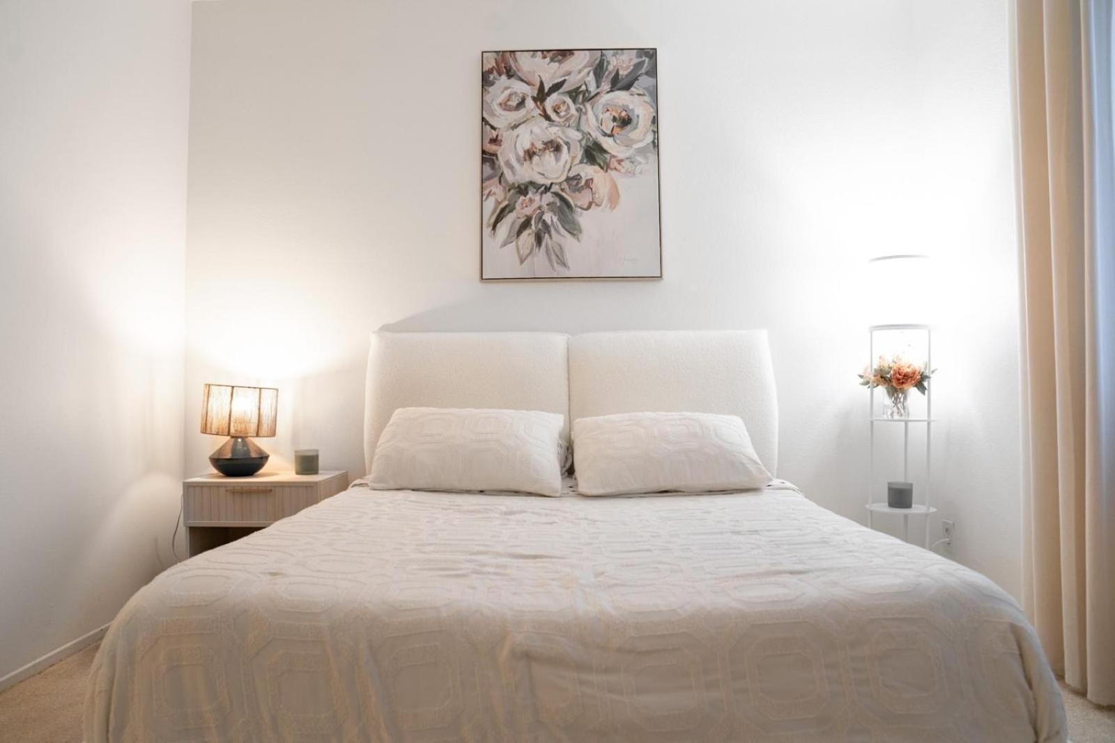 Universal Vibes 1 Bed With Free Parking In