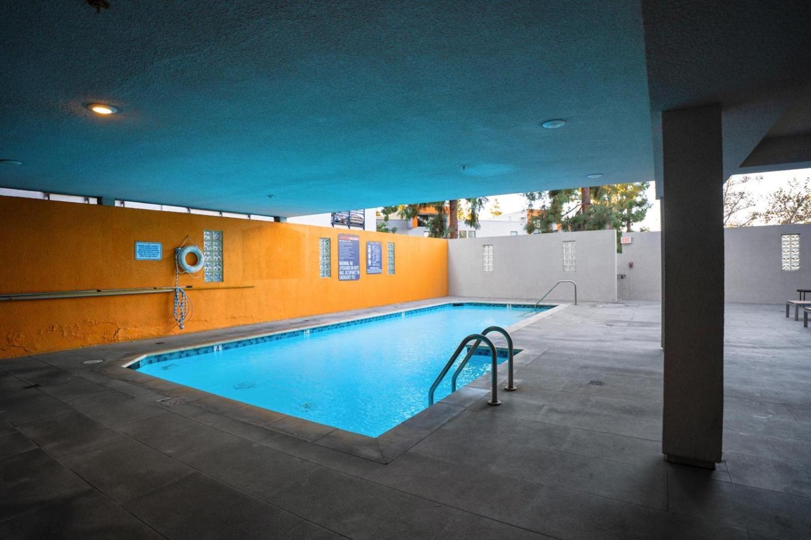 Universal Vibes 1 Bed With Free Parking In Los Angeles