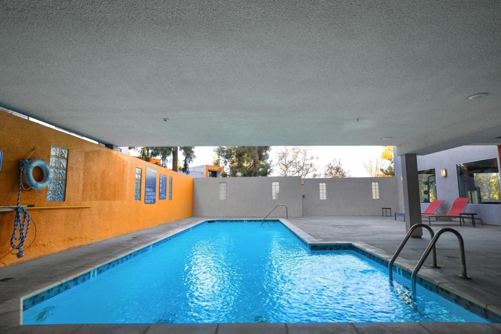 Universal Vibes 1 Bed With Free Parking In